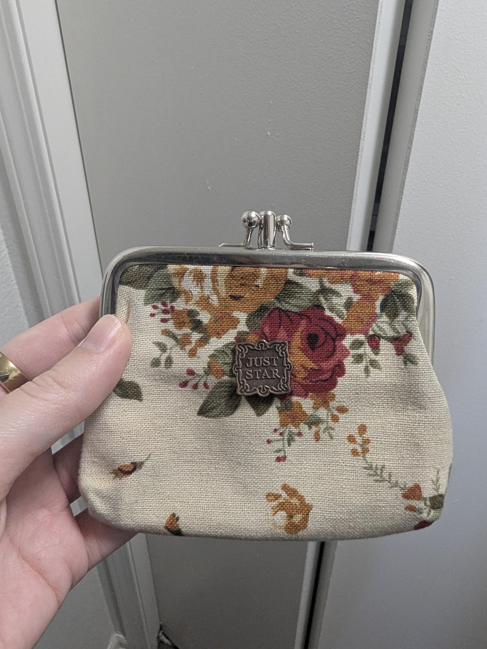 Floral Clasp Coin Purse in Beige with Rose Print